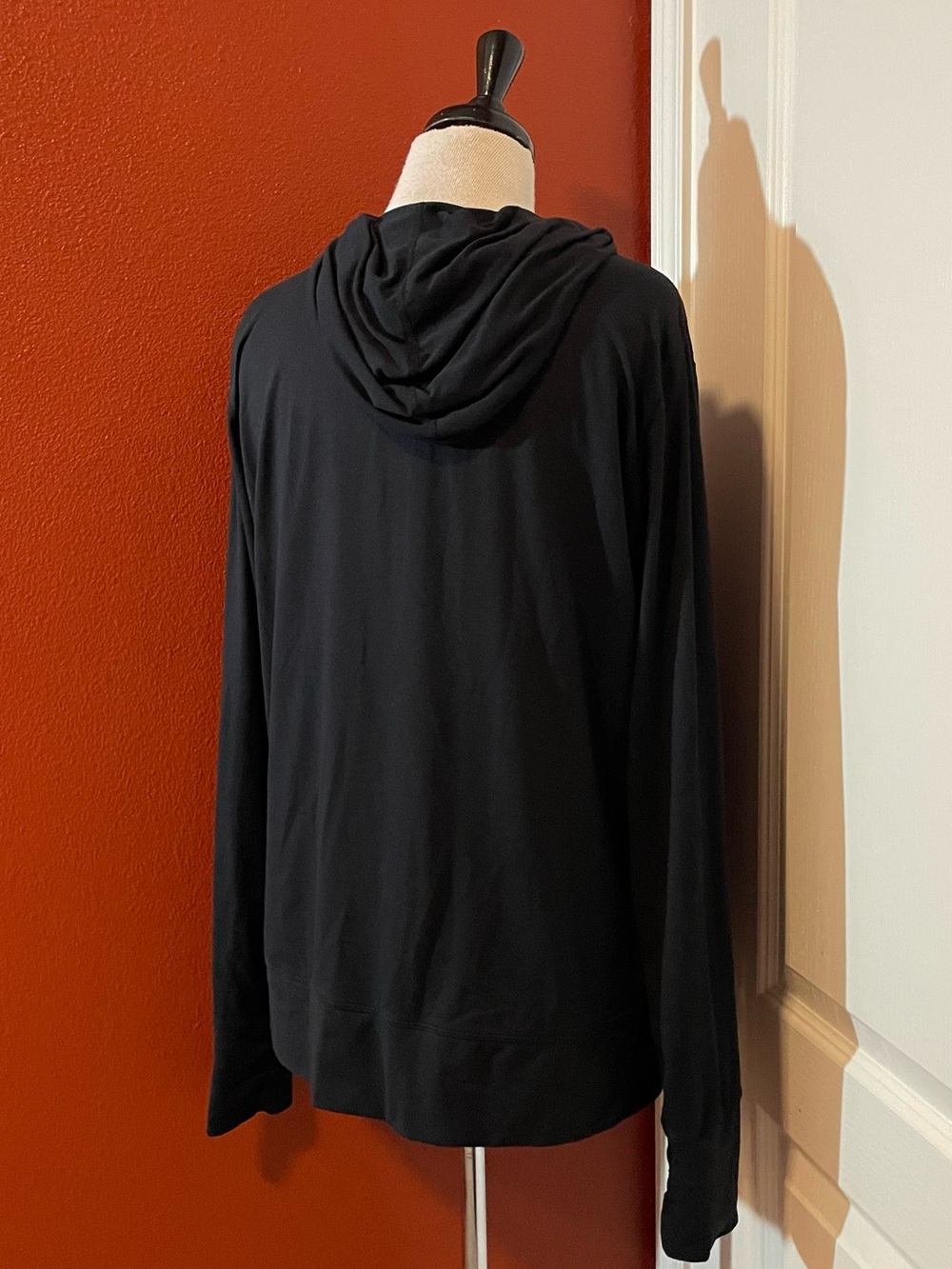 Vuori Women’s Halo Performance Black Full Zip Lightweight Hooded Sweatshirt - Picture 5 of 5